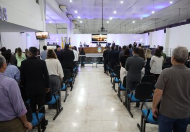 Direito eleitoral, liderança e IA são destaques em congresso na Câmara de Dourados