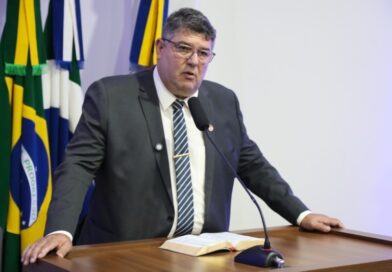 Yuri pede e Prefeitura instala iluminação de LED no Jardim Pelicano