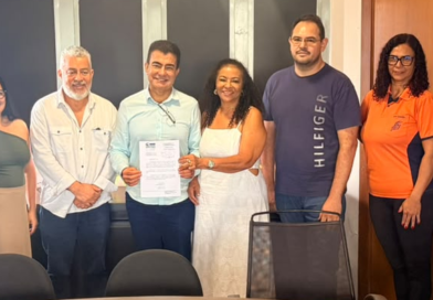 Em Dourados, sindicato da Educação entrega minuta do projeto de lei do piso 20h aprovado pela categoria