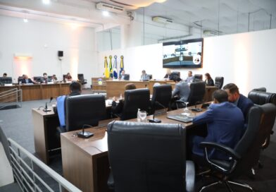 Câmara de Dourados realiza sessão com aprovação de homenagens e títulos