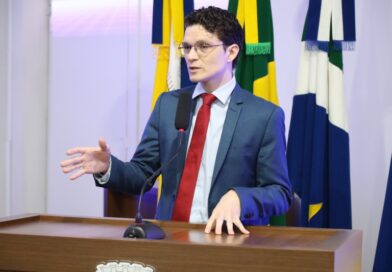 Franklin leva para a tribuna cobranças da classe artística de Dourados
