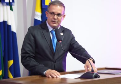 Inspetor Cabral questiona veto a informações sobre compra de R$ 1,7 milhão em camisetas escolares