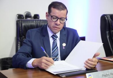 Pedro Pepa solicita projeto para reforma e modernização da Praça da Juventude