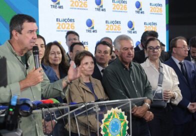 Eduardo Riedel é reeleito governador do MS com 67% do eleitorado